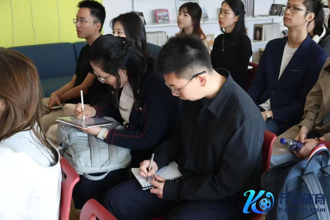 图为实施支队成员隆重听讲掠影