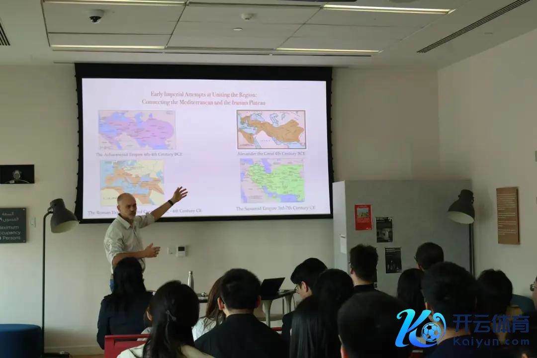 图为Justin Stearns教练证明画面